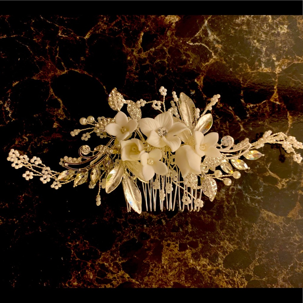 Bridal hair comb white flowers and rhinestones